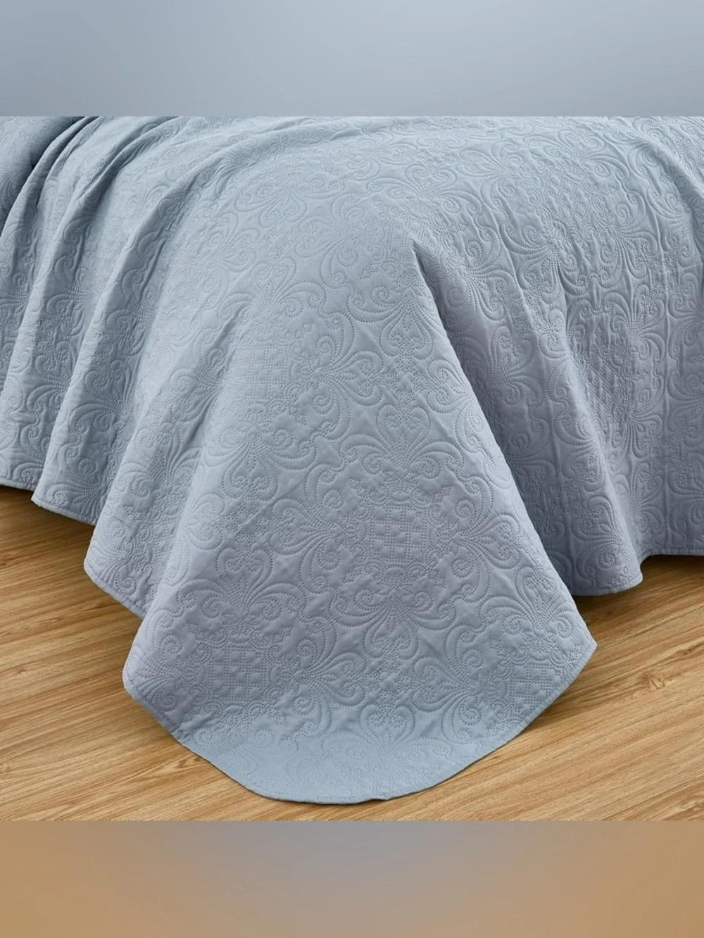 Light Blue Quilted Queen 3 piece  Bedspread Set - Elegant All-Season Coverlet